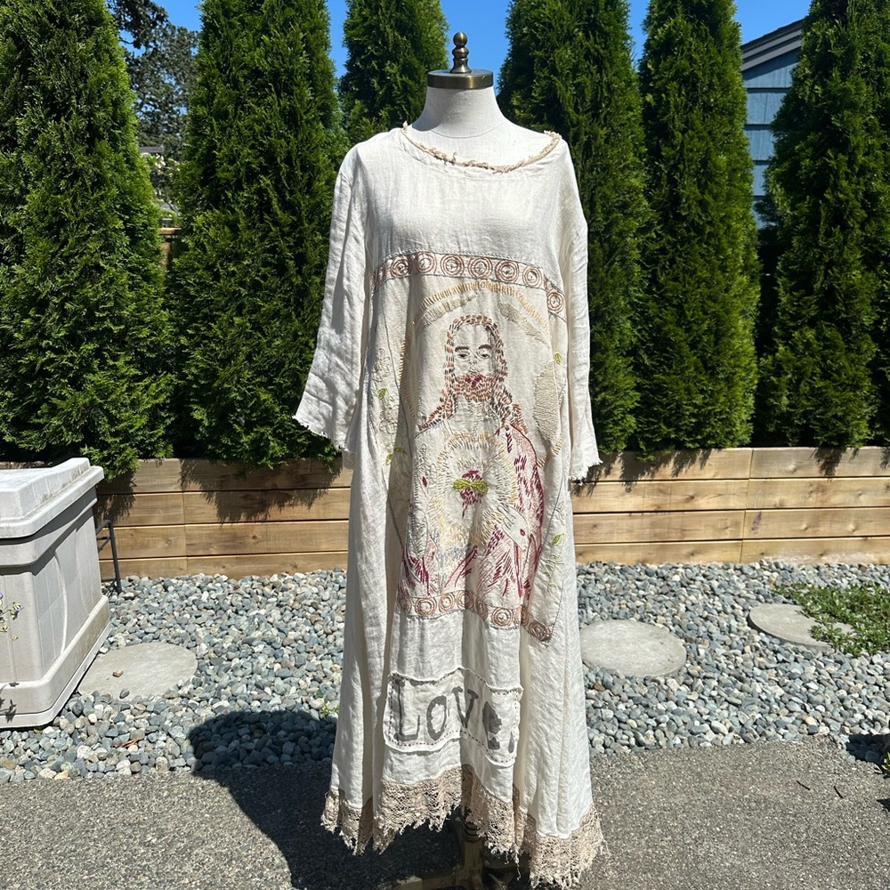 Magnolia Pearl Cream Long Sleeve Dress with Artistic Design